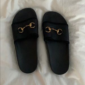 Gucci women’s belt buckle slides size 8